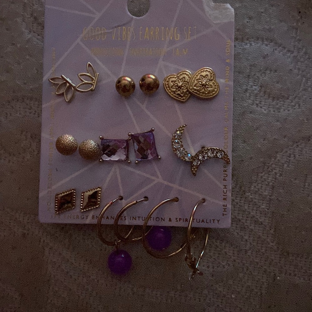 Good vibes earring set only comes in one size colors are gold,silver, purple